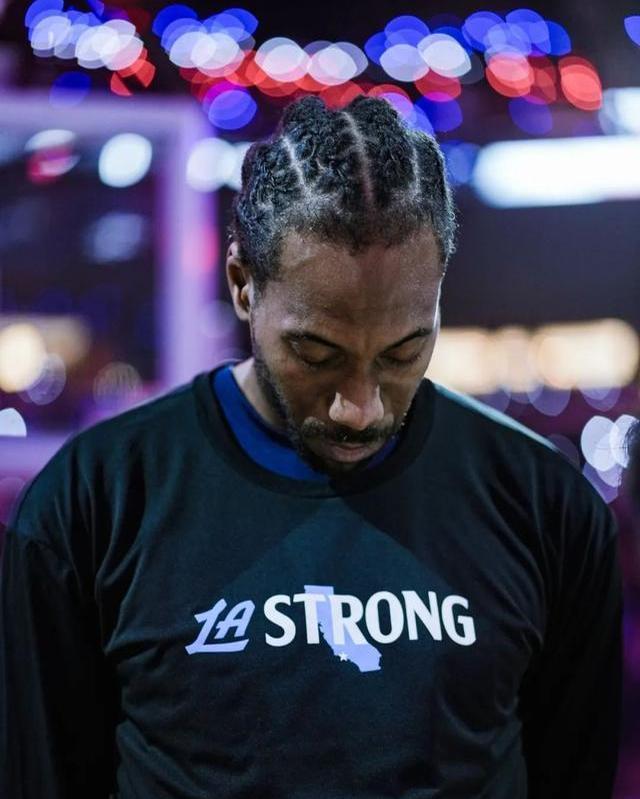 雷迪克：詹姆斯作为挡拆掩护人可以制造错位优势，顺下切入篮下（雷迪克：詹姆斯担任挡拆掩护者能制造错位优势，并顺下冲击篮筐）