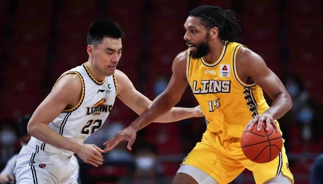 一家人整整齐齐！曼联官方晒25／26赛季合影：男女全队出镜（曼联发布25／26赛季全家福：男女一线队齐齐出镜）