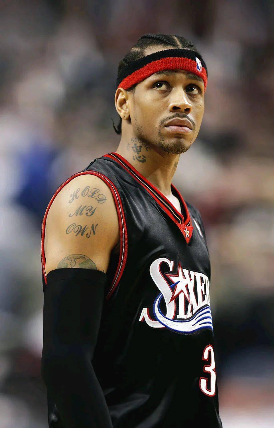 本赛季东契奇缺席时里夫斯场均40分10助攻，今日三节36+9（东契奇缺阵的本季里，里夫斯场均40分10助；今日仅三节已拿36分9助）