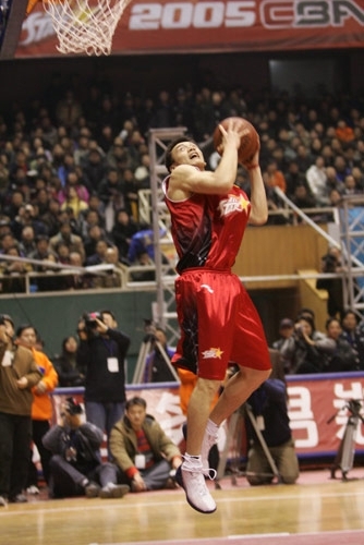 小土豆内特罗宾逊跳球名场面（小土豆内特·罗宾逊跳球经典瞬间）