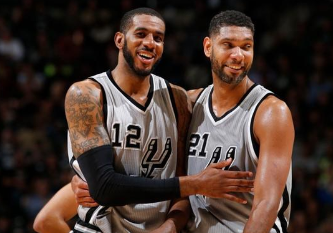 关键回合他站出来稳住一切（紧要关头他出面稳住全局）