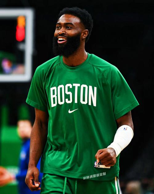 NBA每日最佳：约基奇28分准三双，詹姆斯贡献赛季新高29分（NBA今日之星：约基奇28分准三双，詹姆斯轰赛季最高29分）