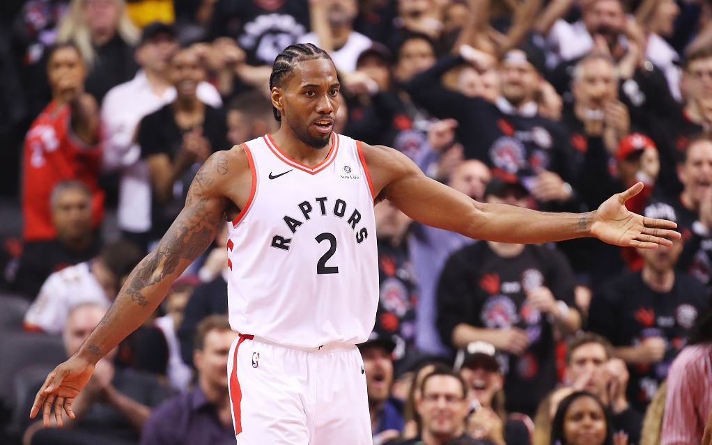 阿门打控卫：展现队友与球队信任，进步显著（阿门司职控卫：彰显队友与球队信赖，进步有目共睹）