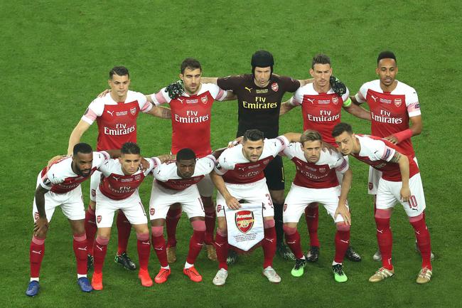 欧文突破防守助攻制胜（欧文强突破防线妙传制胜）