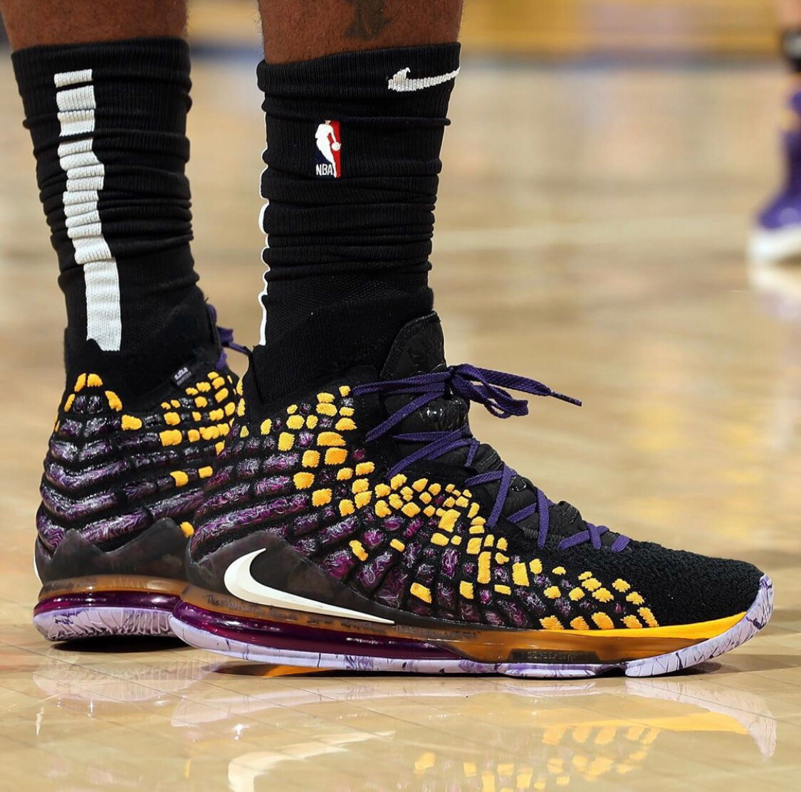 第96分钟丢球！3-3绝平！利物浦爆冷丢分，落后榜首10分卫冕英超无望（补时第6分钟被追平！3-3憾平，利物浦冷门丢分落后榜首10分，英超卫冕前景黯淡）