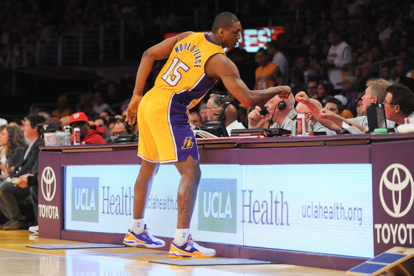 阿隆索下课谁接任？六台球迷投票：穆帅得票近40%齐达内第二（阿隆索若离任谁接班？六台球迷投票：穆帅支持率近四成，齐达内第二）