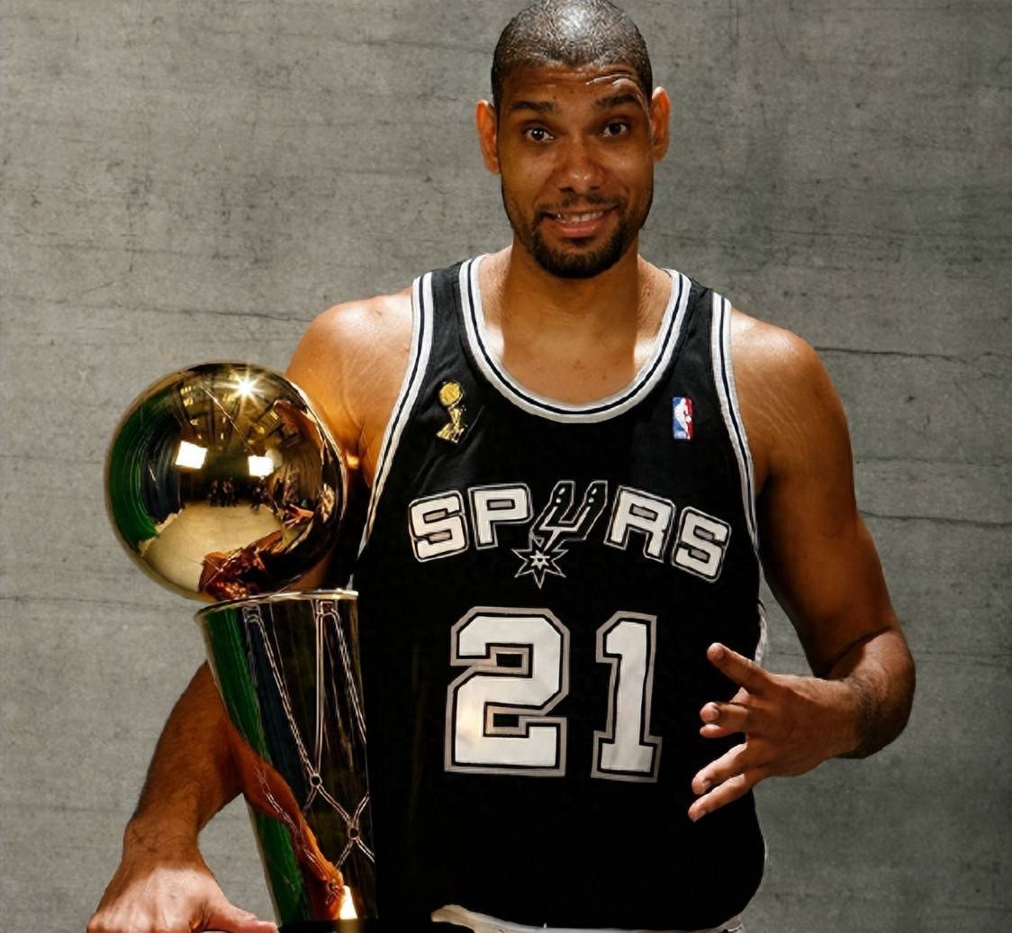 比利时11月世预赛大名单：库尔图瓦领衔，多库、特罗萨德在列（比利时11月世预赛名单出炉：库尔图瓦压阵，多库、特罗萨德入选）