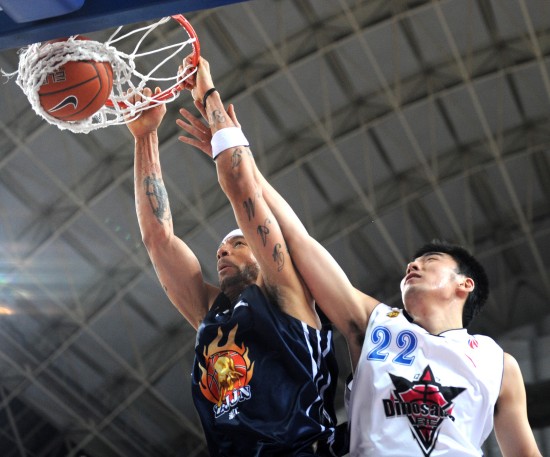 解说：詹姆斯今天用表现击碎自己不会打无球的伪命题 且看且珍惜（解说：詹姆斯今天用表现证明自己同样能打无球，且看且珍惜）