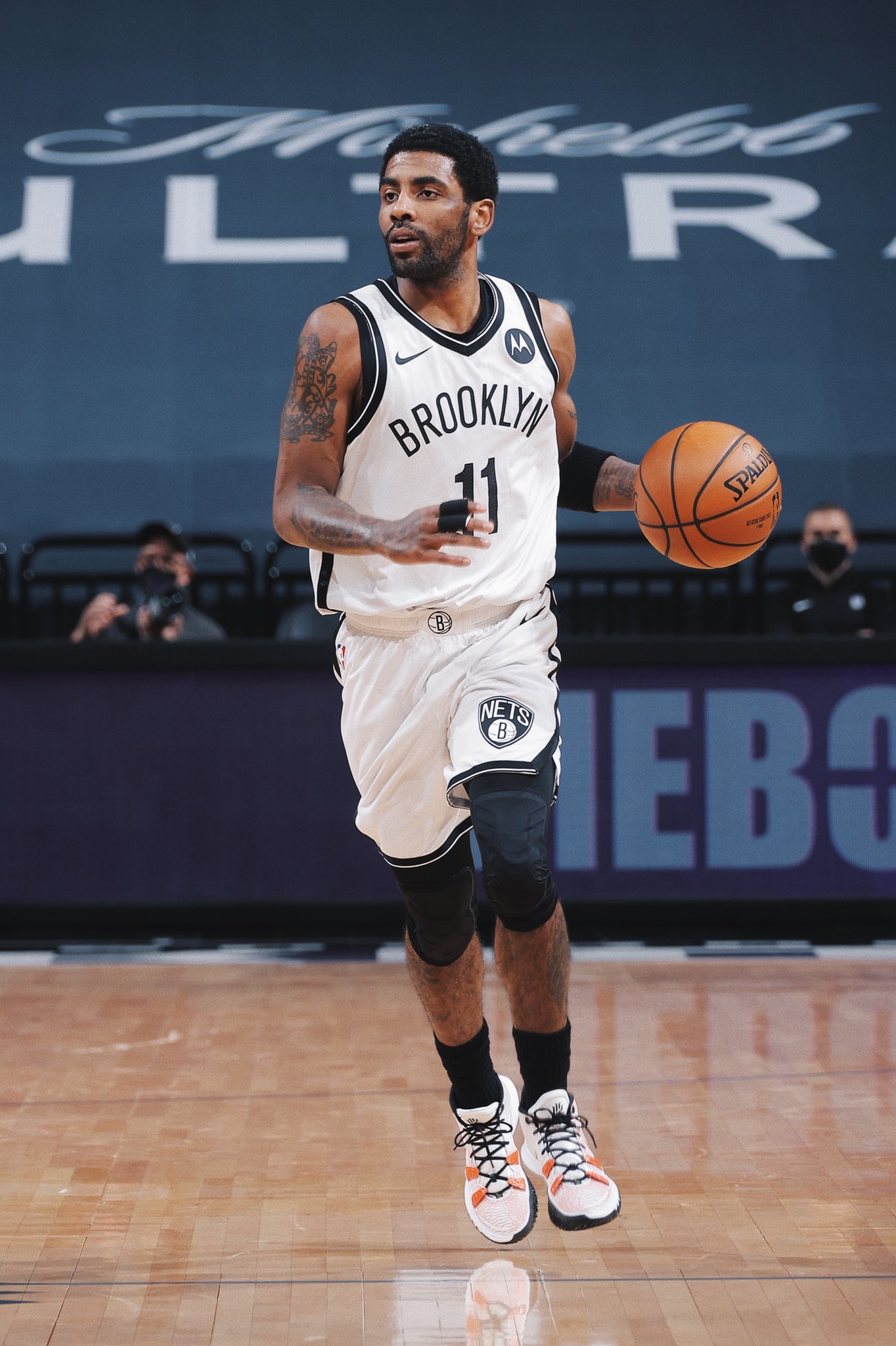 一场1-1，让曼城渔翁得利！阿森纳11打10不胜，英超争冠形势有变（1-1平局让曼城坐收渔利：阿森纳多打一人仍不胜，英超争冠格局生变）