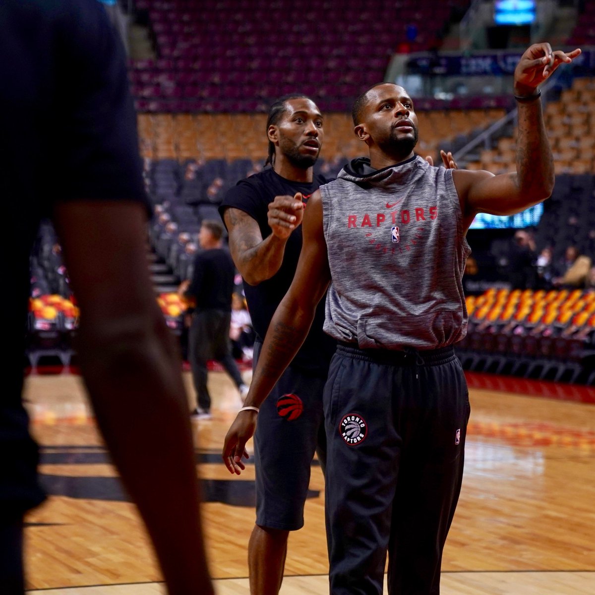 前NBA球员泰·吉布森回馈社区：参与兴建福利住宅&少年公益中心等（前NBA球星泰·吉布森助力社区发展：参与建设保障性住房与青少年公益中心等）