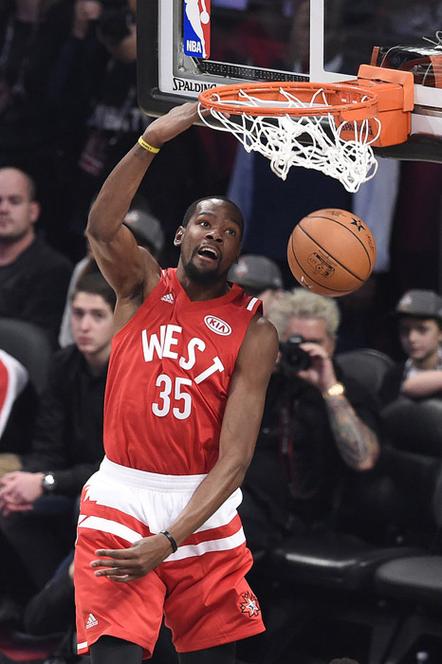 斯卢茨基：与广岛一战势均力敌，虽未取胜但对比赛质量满意（斯卢茨基：对阵广岛不落下风，虽未能取胜仍满意比赛水准）