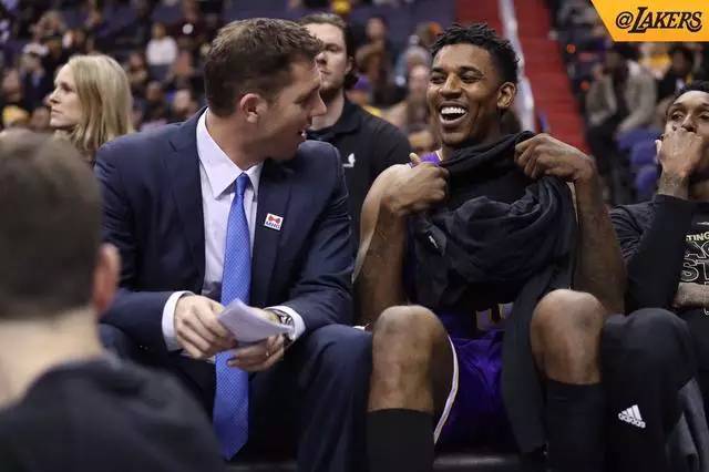 卡恩：阿森纳第一个进球是犯规；拜仁的经历于我已是过往（卡恩：阿森纳首球应判犯规，我与拜仁已成过往）