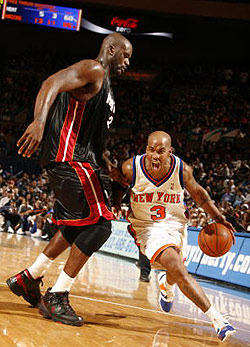 记者：卡马文加左脚踝轻微扭伤，仍有可能参加周日的比赛（记者：卡马文加左踝轻伤，周日出战仍有望）