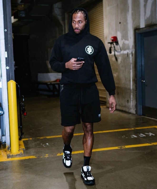 金州勇士巴特勒砍下24分10助攻，鹈鹕锡安25分，双方激烈对决。（勇士巴特勒24分10助攻，鹈鹕锡安25分，激战正酣）