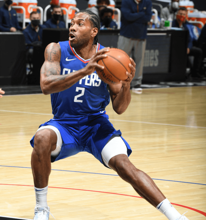 魔术四战全胜晋级NBA杯8强，尼克斯力压热火小组第一晋级（魔术四连胜挺进NBA杯八强，尼克斯力压热火夺小组头名晋级）