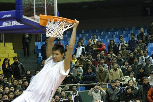 C罗在世界杯踢南美球队0进球0助攻！梅西踢欧洲是6进球6助攻！（世界杯数据对比：C罗对南美0球0助，梅西对欧洲6球6助）