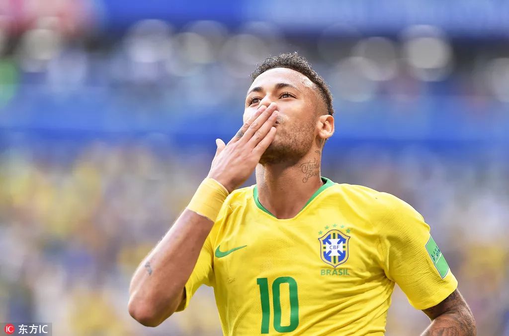 传帮带也挺好！萨拉赫向斯洛特“服软”，重新回归VS布莱顿阵容（萨拉赫与斯洛特达成默契，重回战布莱顿阵容）